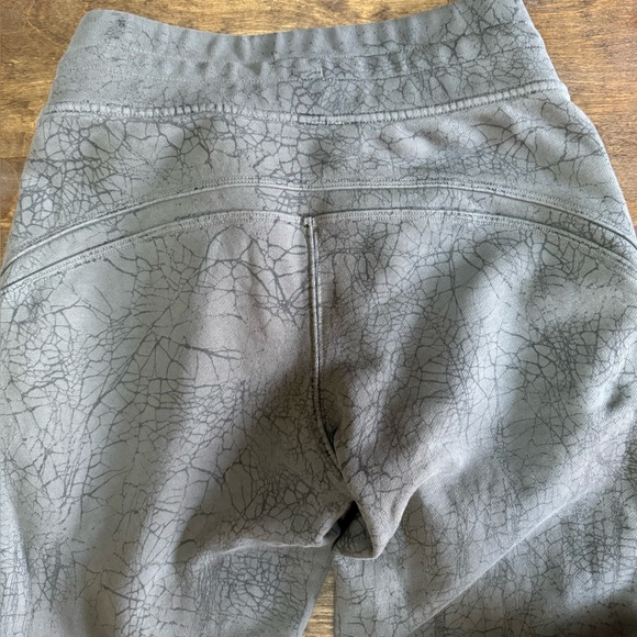 Lululemon Warm Down Jogger *7/8 Length
Thread Dye Rover Black - Picture 9 of 14